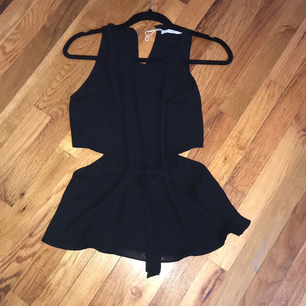 Black top (shows your waist)